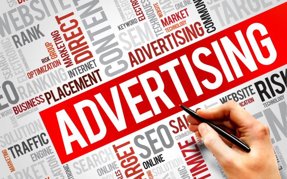 Jakie są zalety stosowania naklejek reklamowych w biznesie?